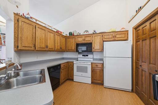 5361 Emerald Way, Apple Valley, MN 55124