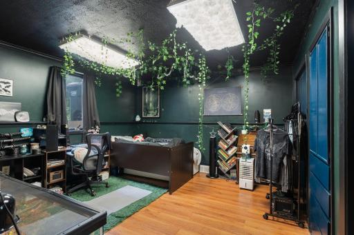 27-web-or-mls-436 9th St S-148.jpg
