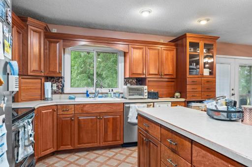 47-web-or-mls-436 9th St S-248.jpg