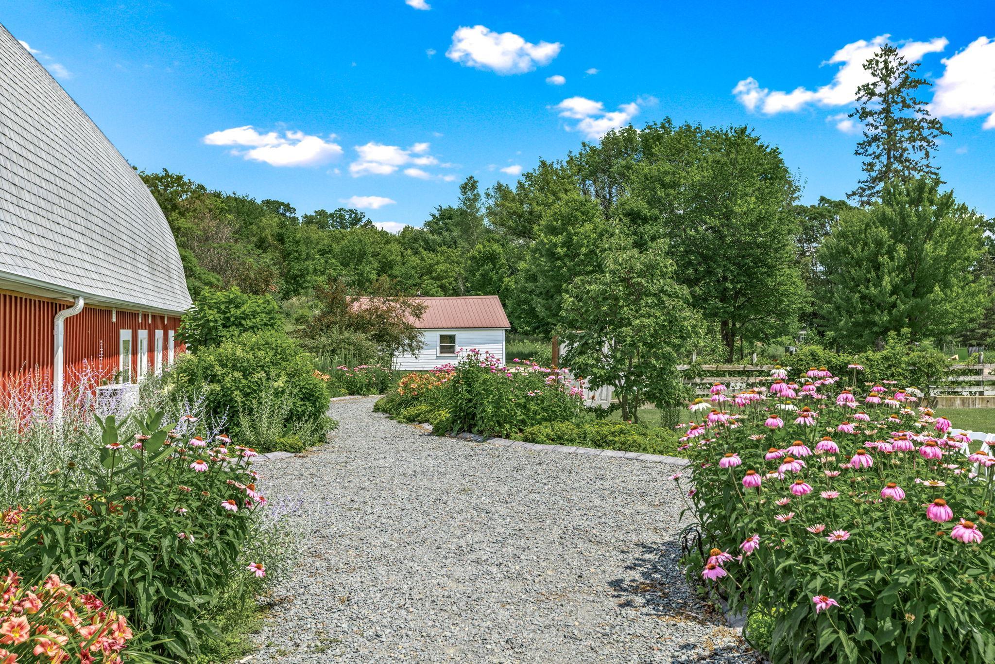 37-web-or-mls-N7681 500th St (37).jpg