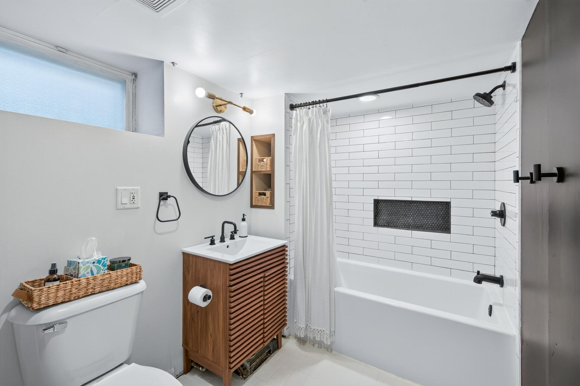 Lower Level Full Bath