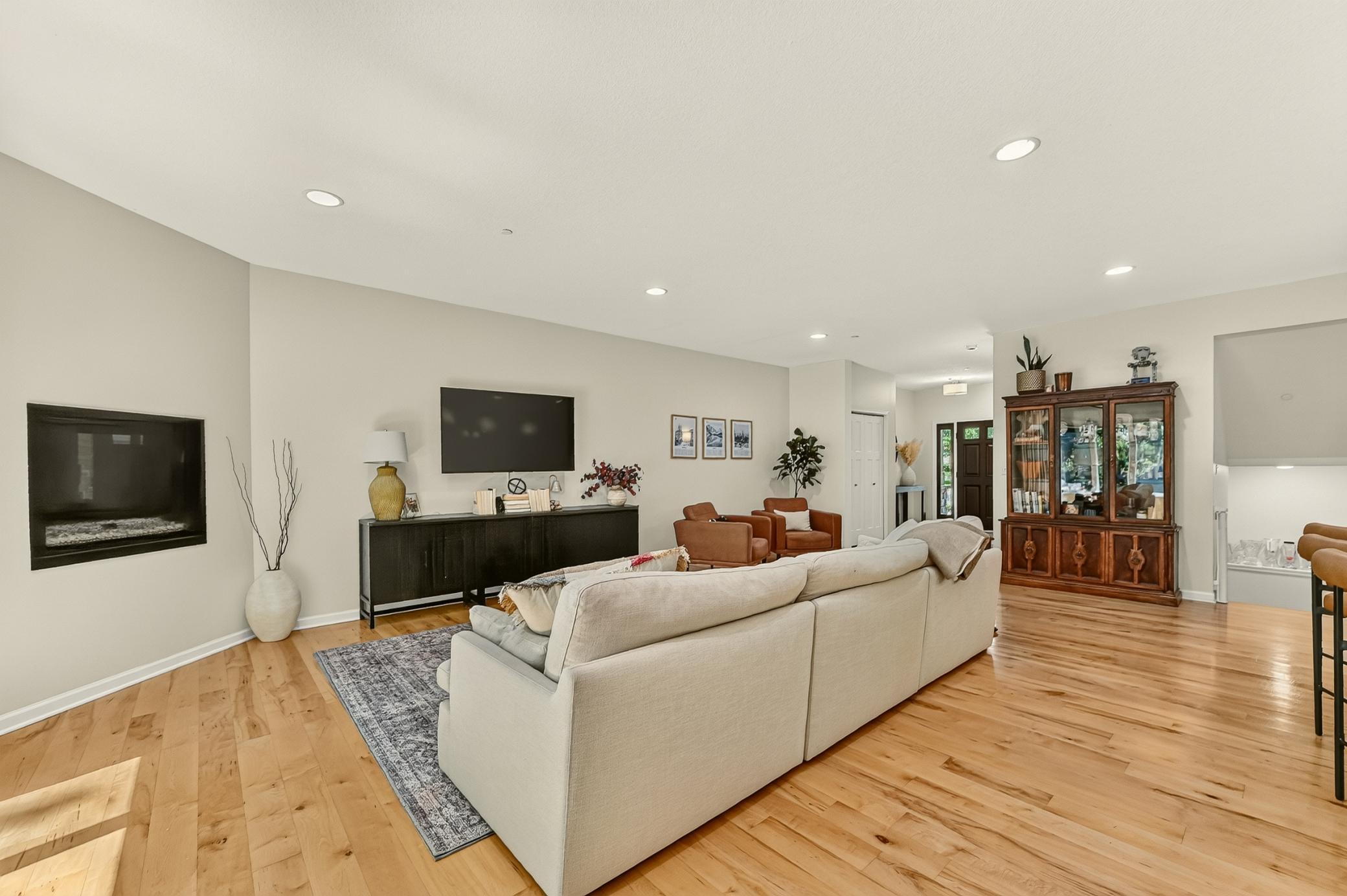 Living Room___.jpg
