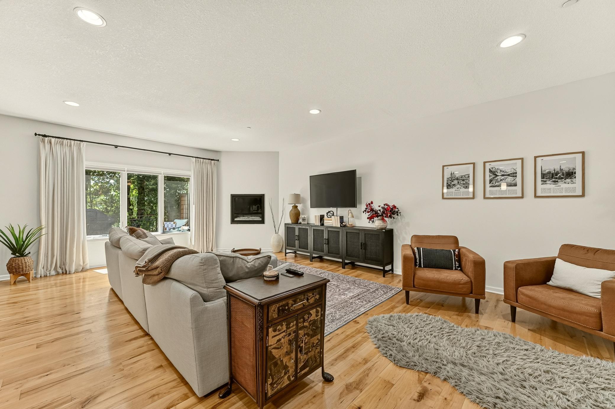 Living Room.jpg