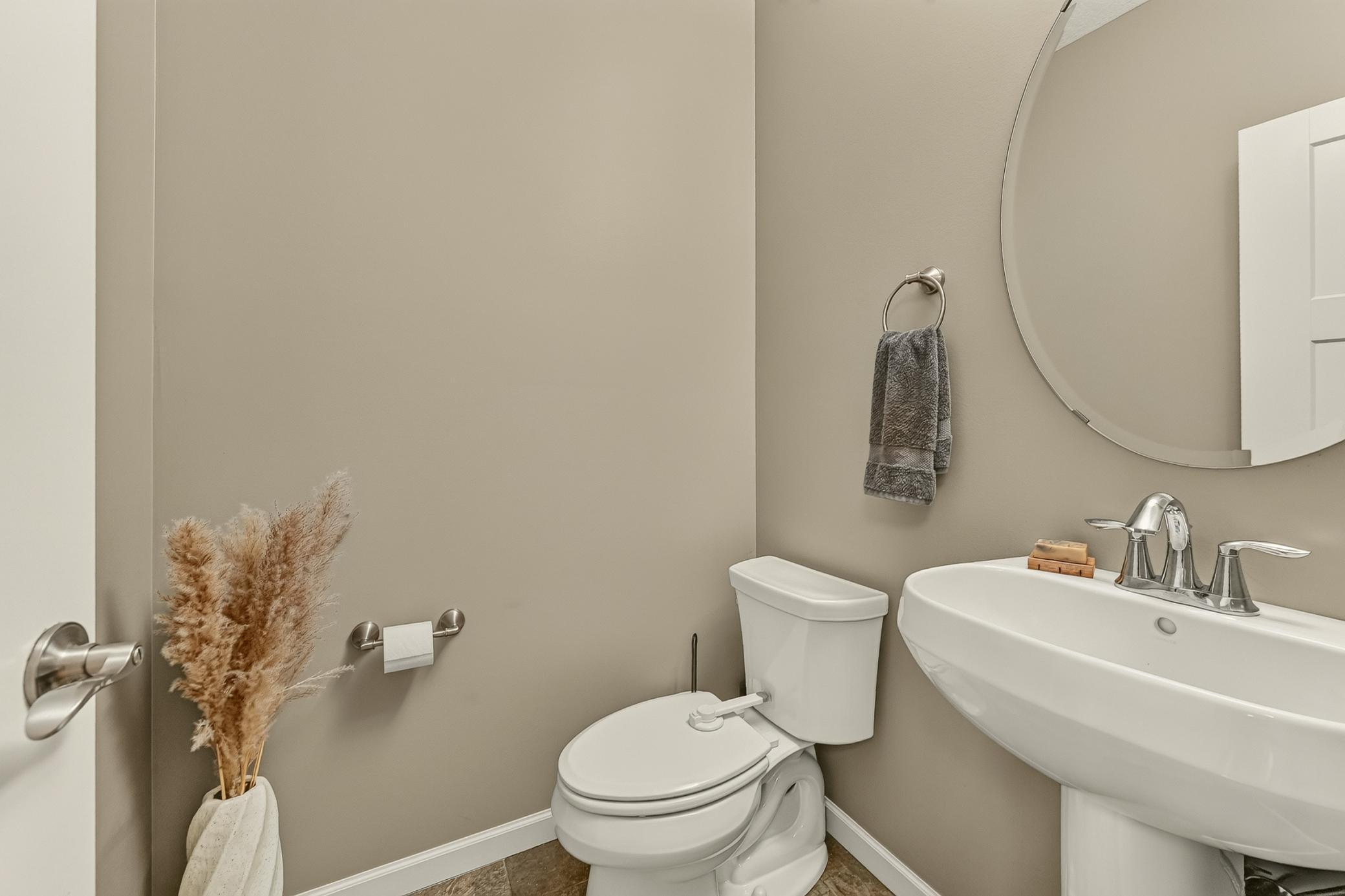 Main Floor Bath.jpg
