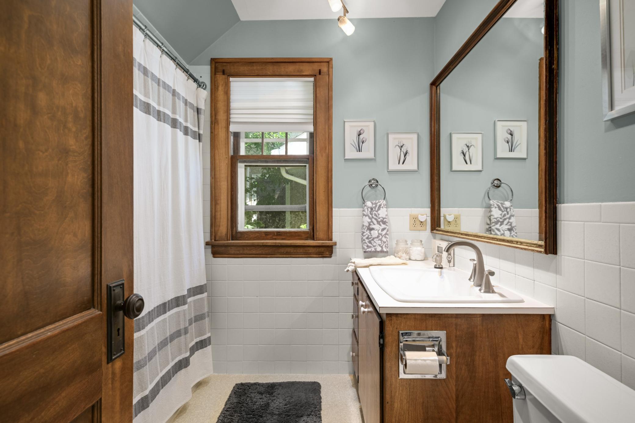 Upper Bathroom