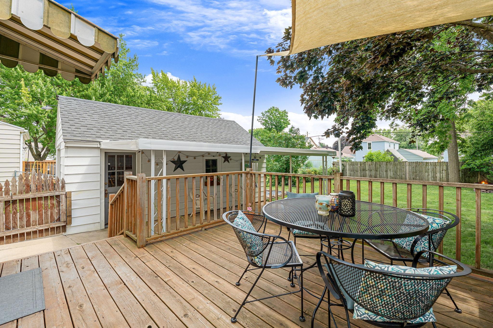 Nice Quiet Deck with Sun Screen