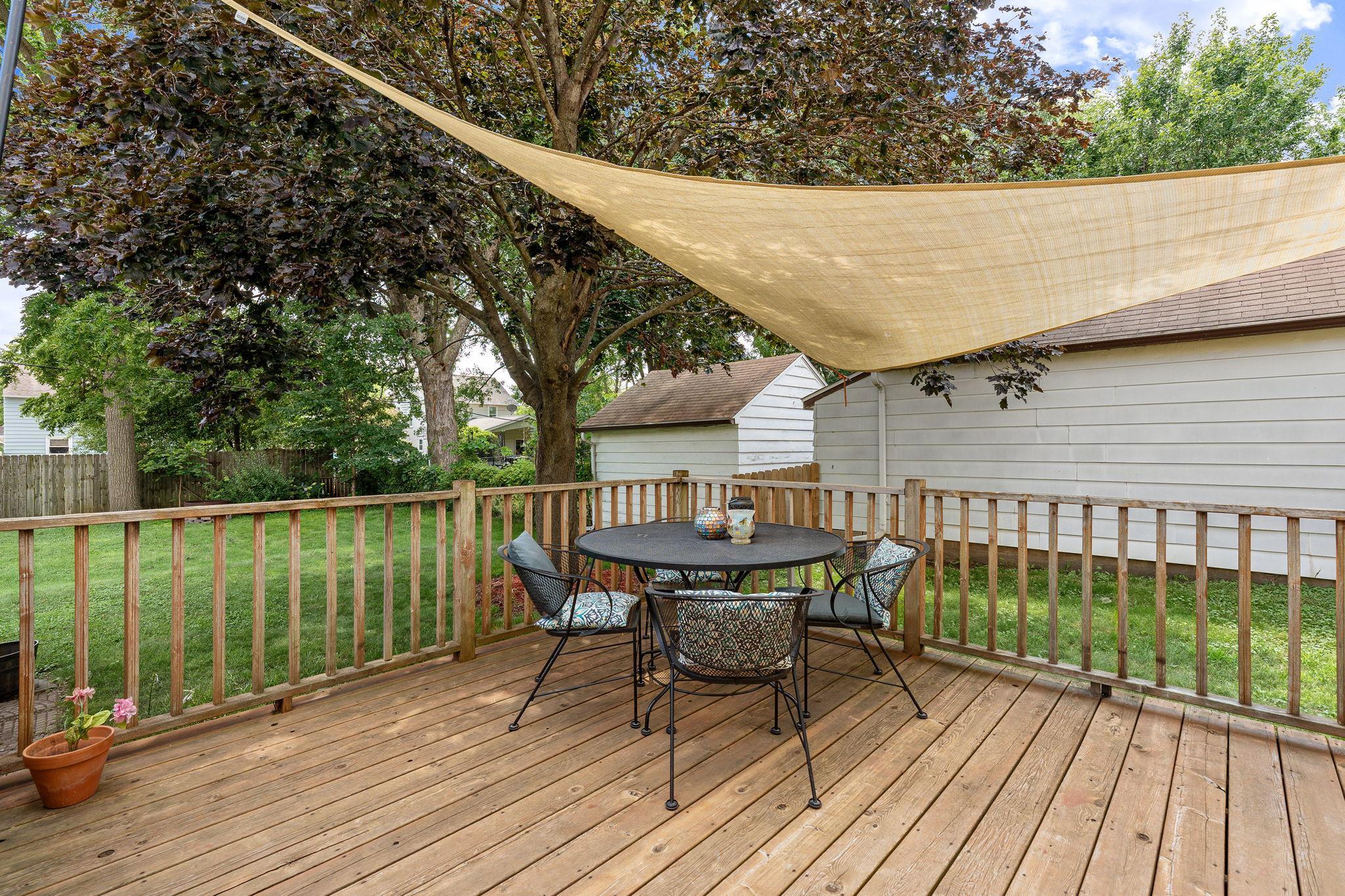 Nice Quiet Deck in Fenced Back Yard