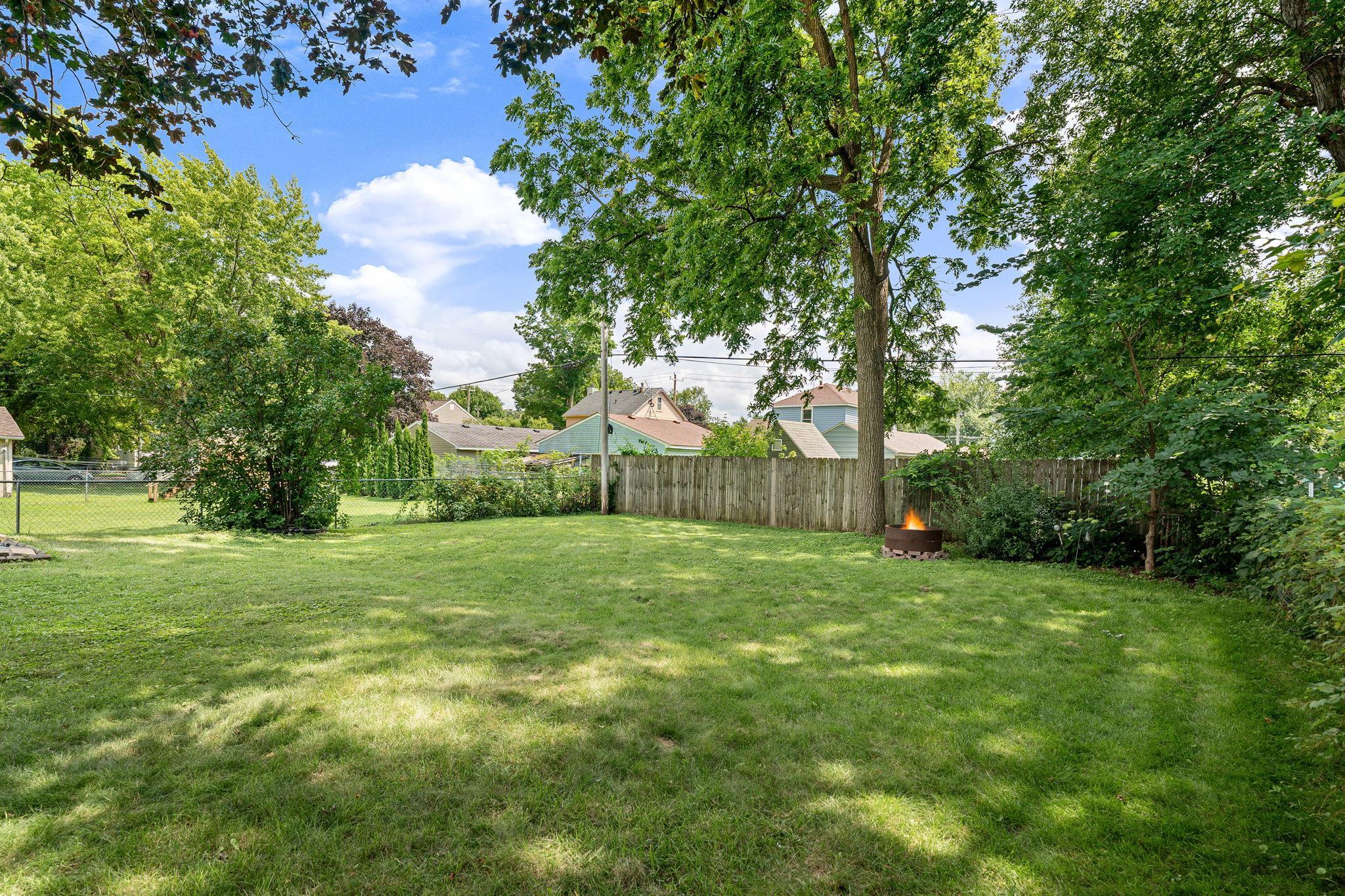 Large Fenced Yard