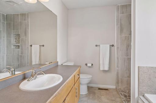 5909 92nd Avenue N, Brooklyn Park, MN 55443