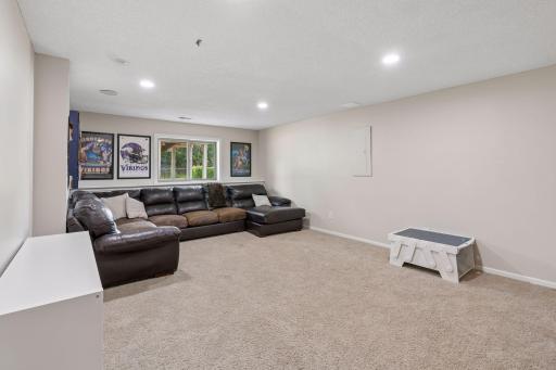 5909 92nd Avenue N, Brooklyn Park, MN 55443