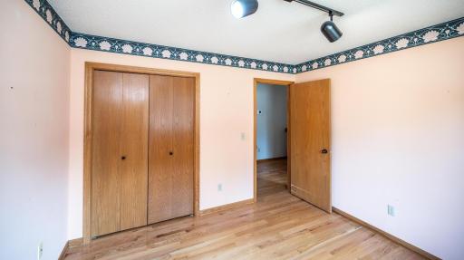 17028 Glenwood Avenue, Lakeville, MN 55044