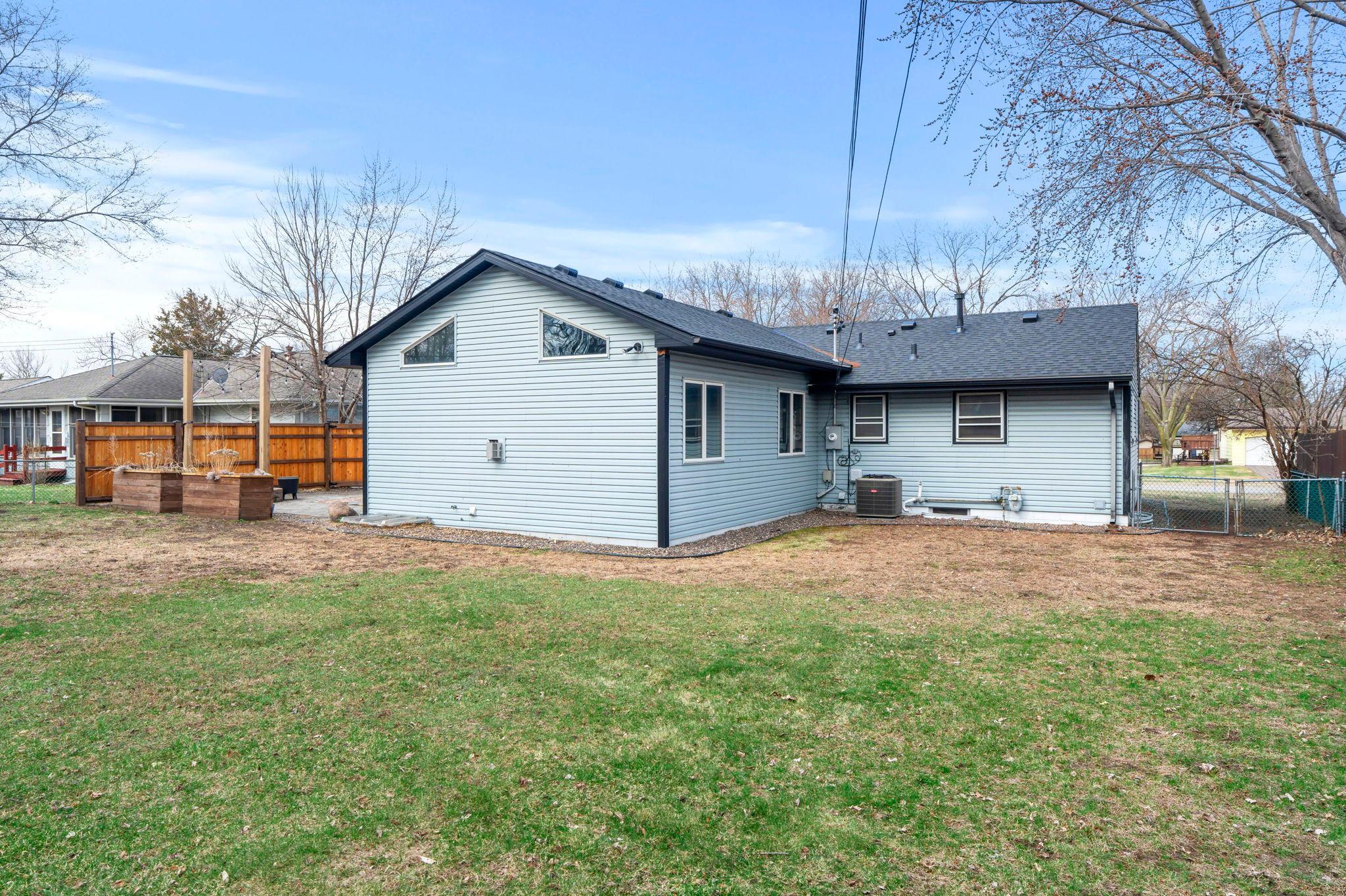 61-web-or-mls-7849 Monroe St NE-67.jpg