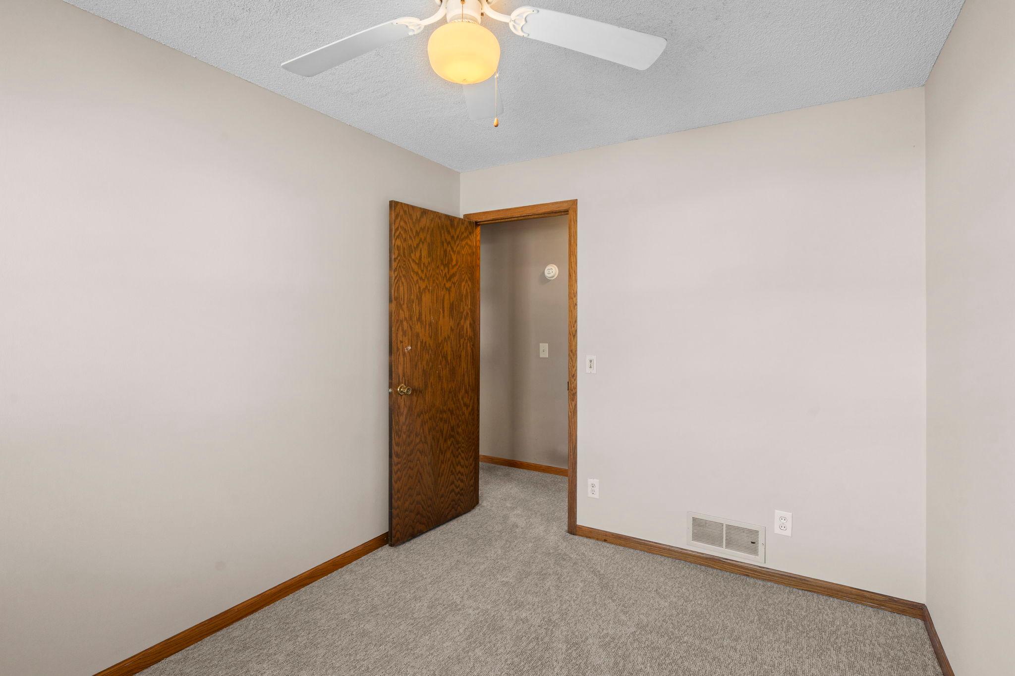 33-web-or-mls-7849 Monroe St NE-177.jpg