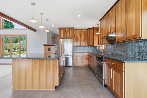 386 Bear Avenue S, Vadnais Heights, MN 55127