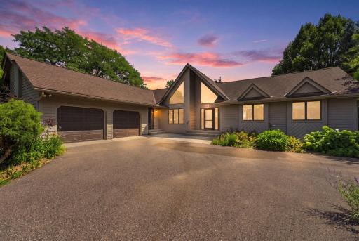 386 Bear Avenue S, Vadnais Heights, MN 55127