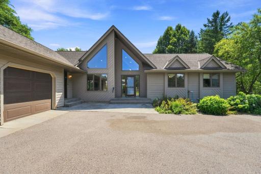 386 Bear Avenue S, Vadnais Heights, MN 55127
