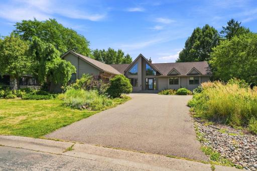 386 Bear Avenue S, Vadnais Heights, MN 55127