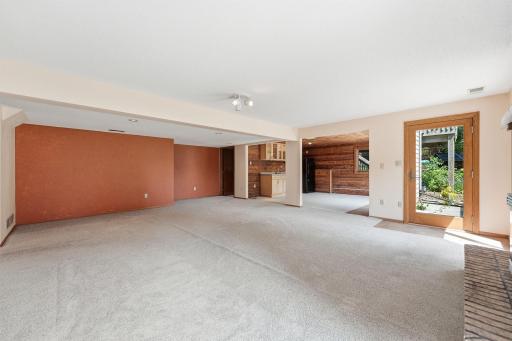 386 Bear Avenue S, Vadnais Heights, MN 55127