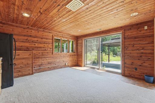 386 Bear Avenue S, Vadnais Heights, MN 55127