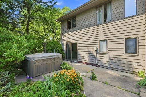 386 Bear Avenue S, Vadnais Heights, MN 55127