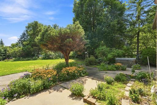 386 Bear Avenue S, Vadnais Heights, MN 55127