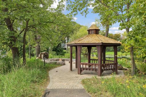 1625 Locust Hills Trail, Wayzata, MN 55391