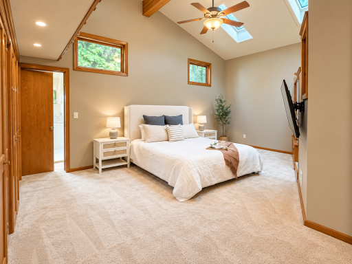 990 Blackoak Road, Eau Claire, WI 54701