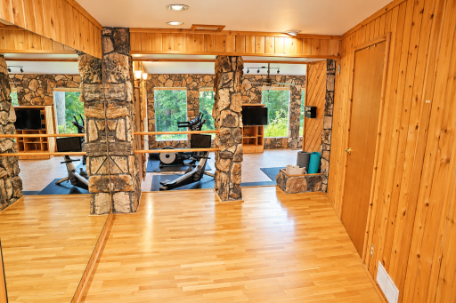 990 Blackoak Road, Eau Claire, WI 54701