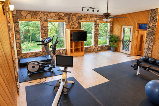 990 Blackoak Road, Eau Claire, WI 54701