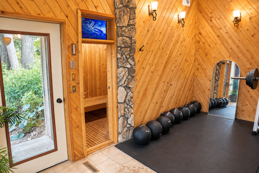 990 Blackoak Road, Eau Claire, WI 54701