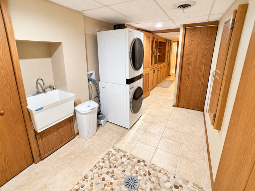990 Blackoak Road, Eau Claire, WI 54701