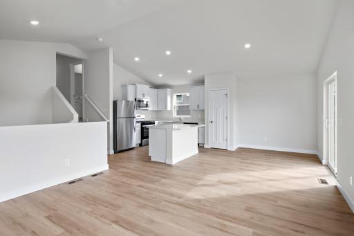 607 Redwood Loop N, Cambridge, MN 55008