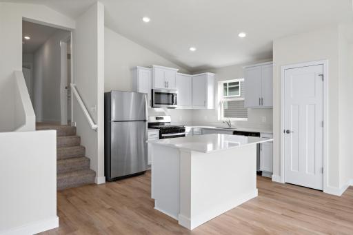 607 Redwood Loop N, Cambridge, MN 55008