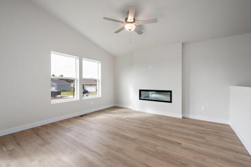 607 Redwood Loop N, Cambridge, MN 55008