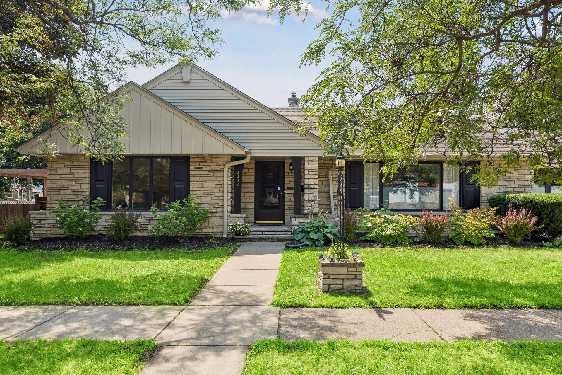Beautiful Mid-Century rambler in the heart of Highland Park!