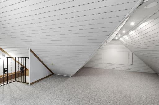 seating area/closet area