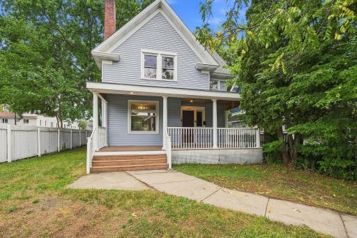 Spacious front porch invites you!