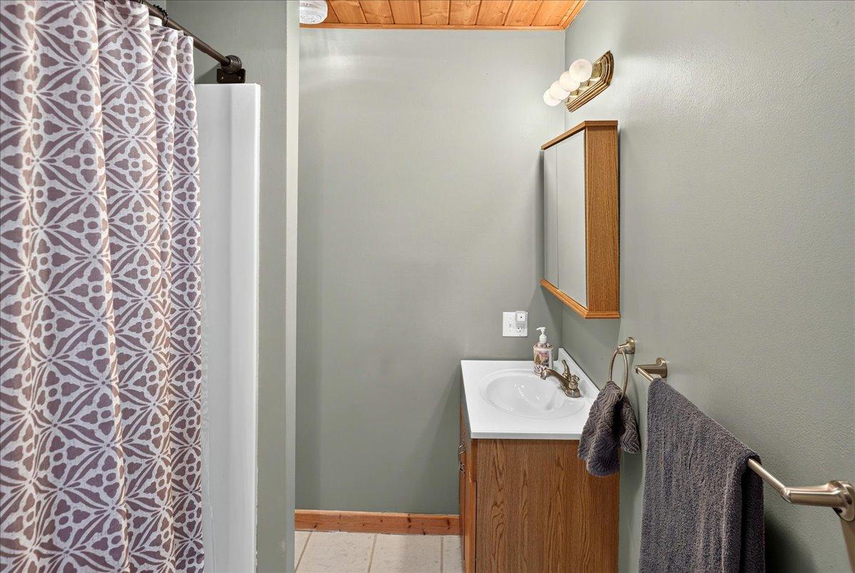 Upper level Bathroom.