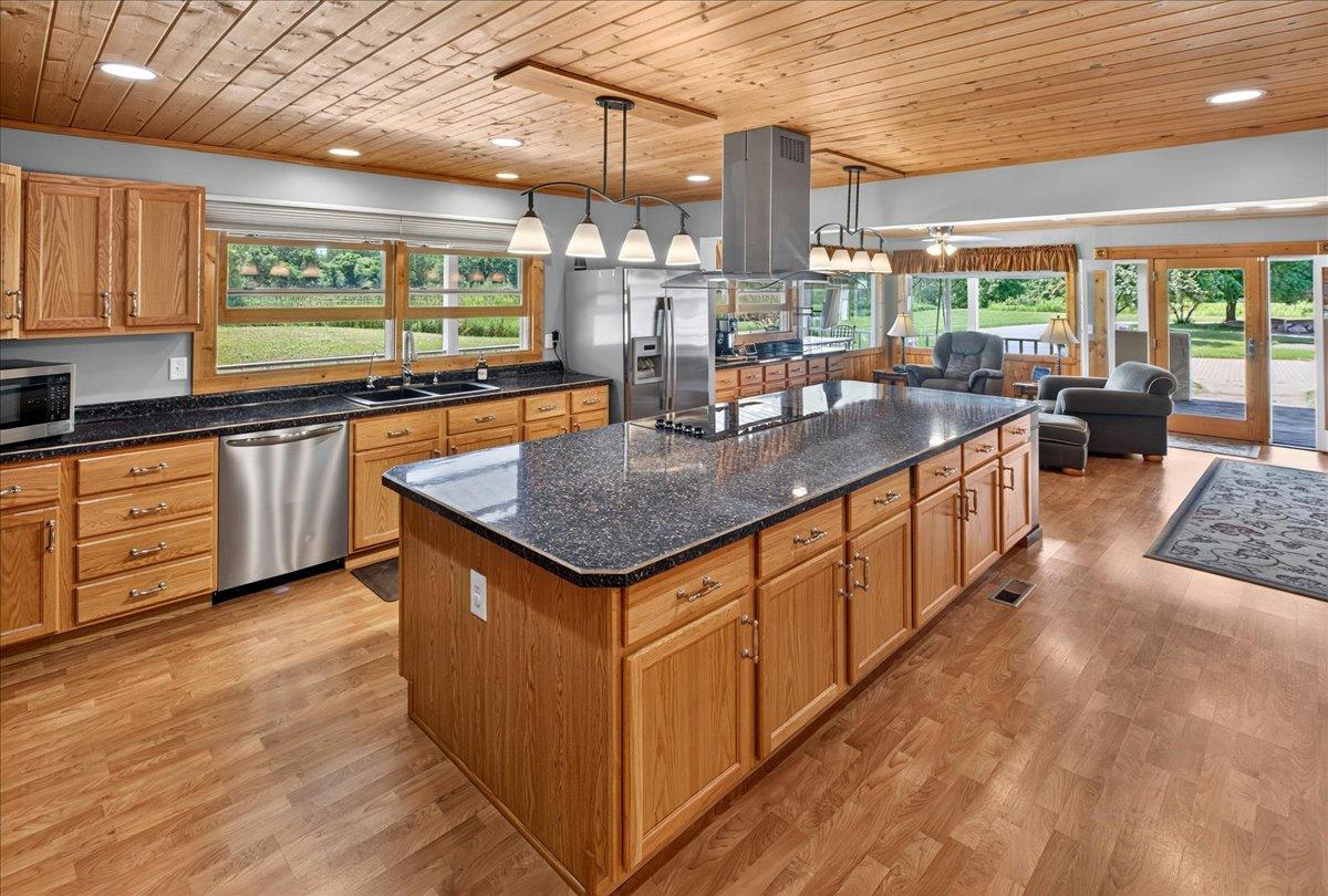 Large Kitchen Center Island!!