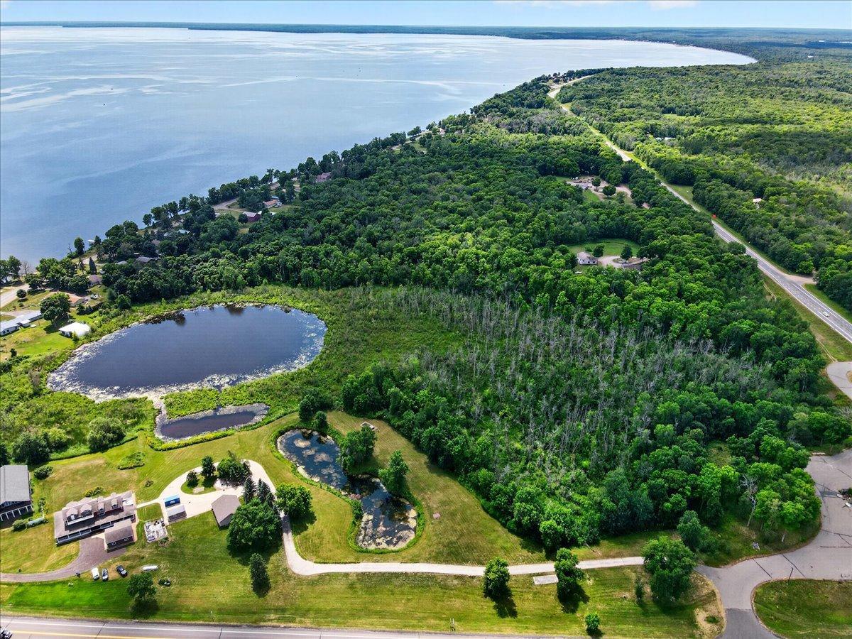 So close to the lake!!!
