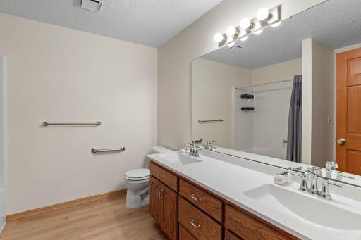 7657 N Shore Circle N, Forest Lake, MN 55025