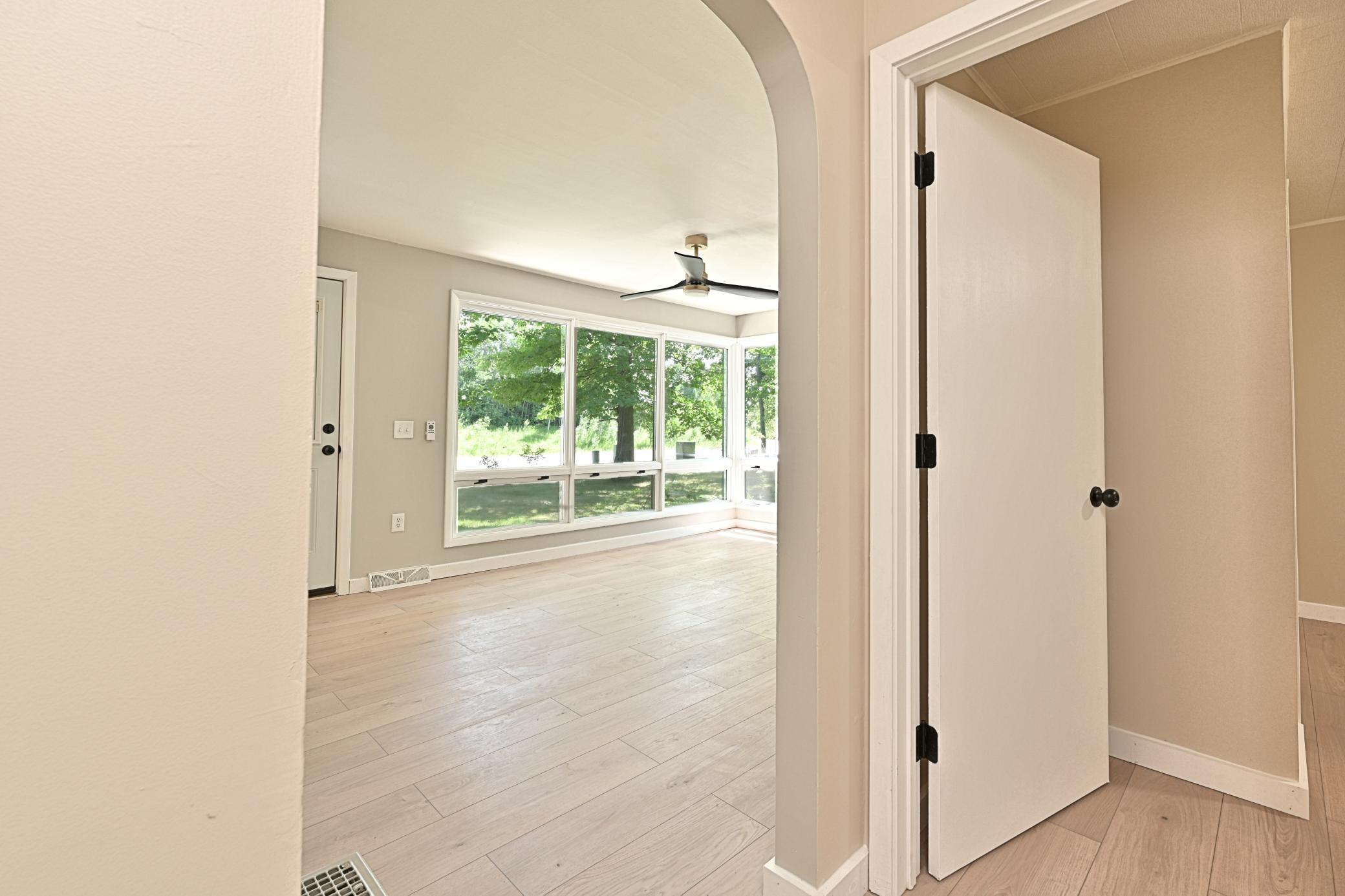 HALLWAY TO FRONT LIVING ROOM ENTRY.jpg
