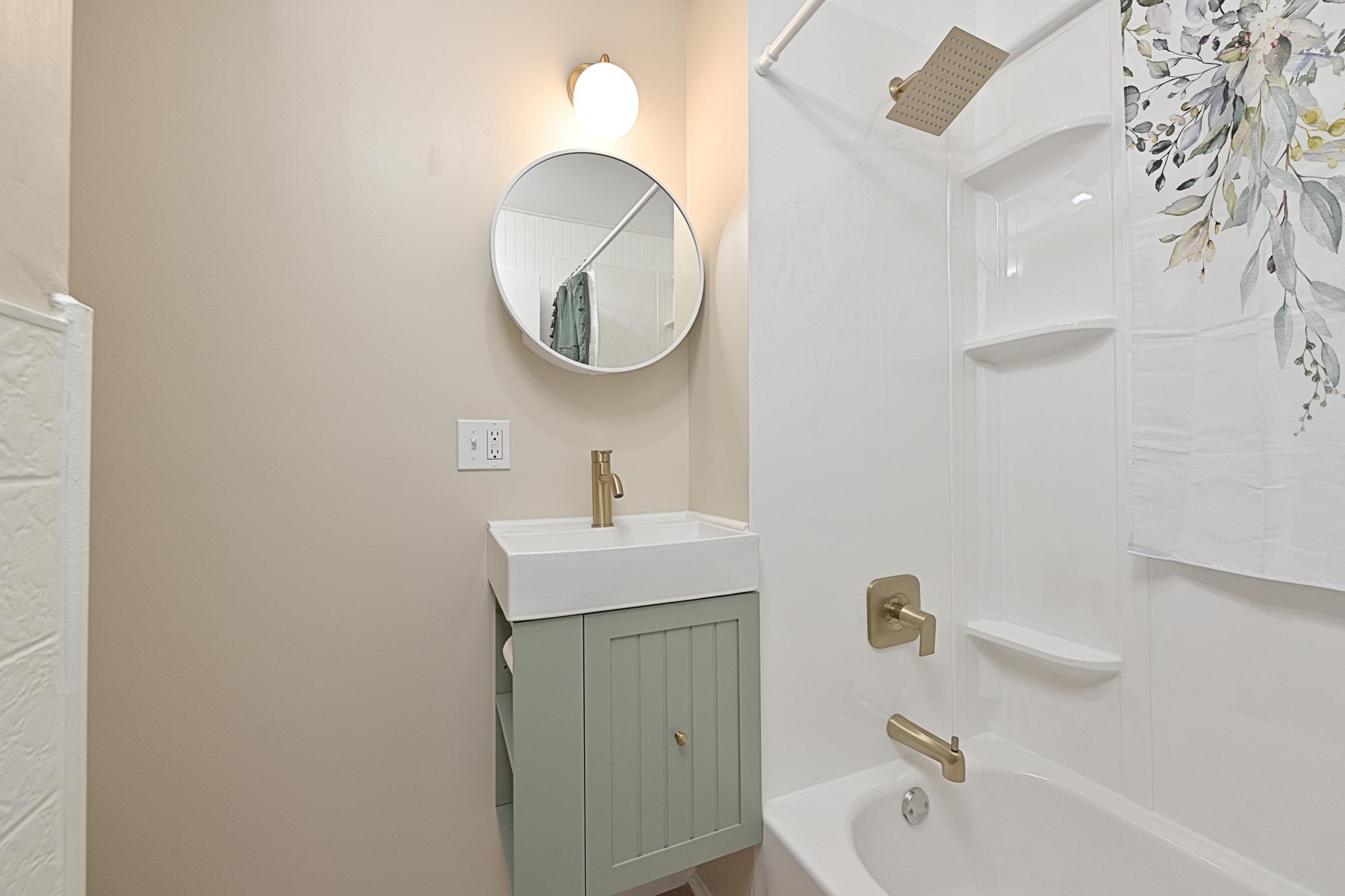 FULL BATHROOM.jpg