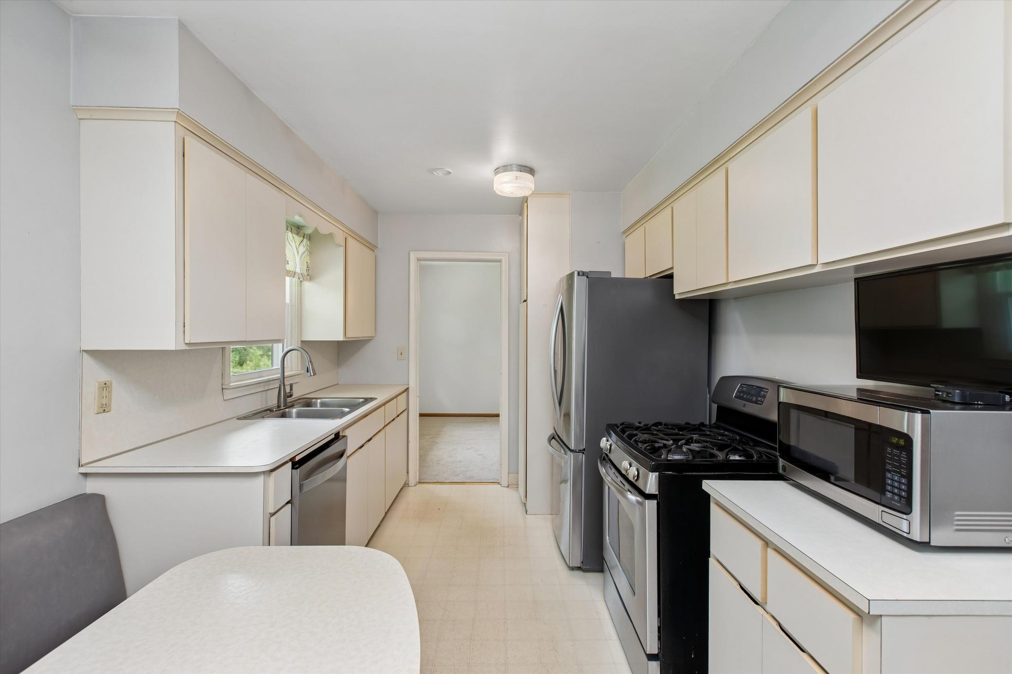 Nice & bright in kitchen