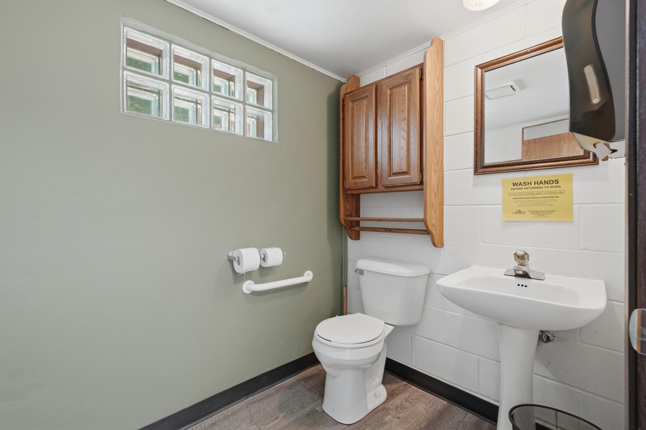 Bathroom 1.jpg