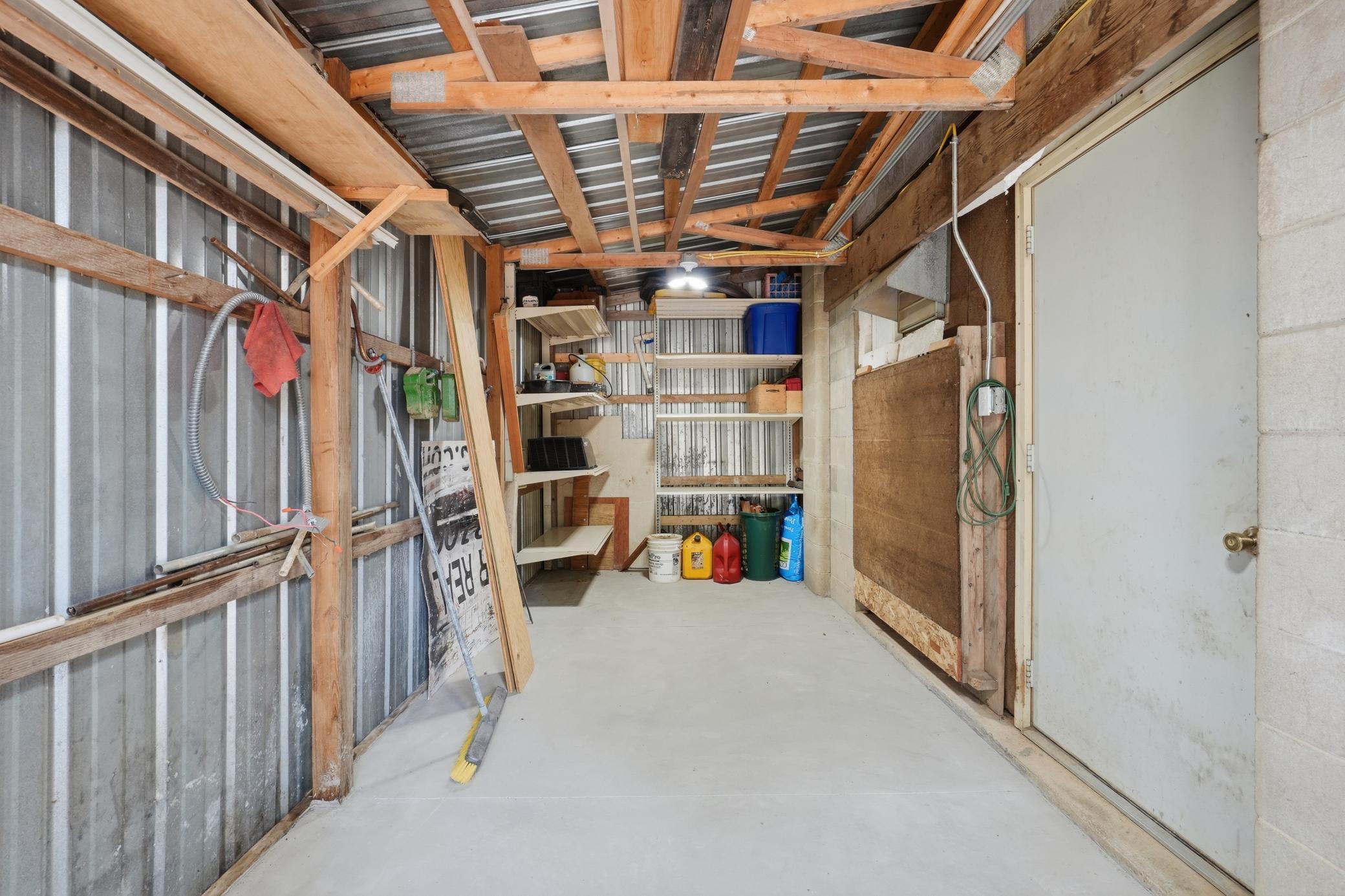 Storage lean to