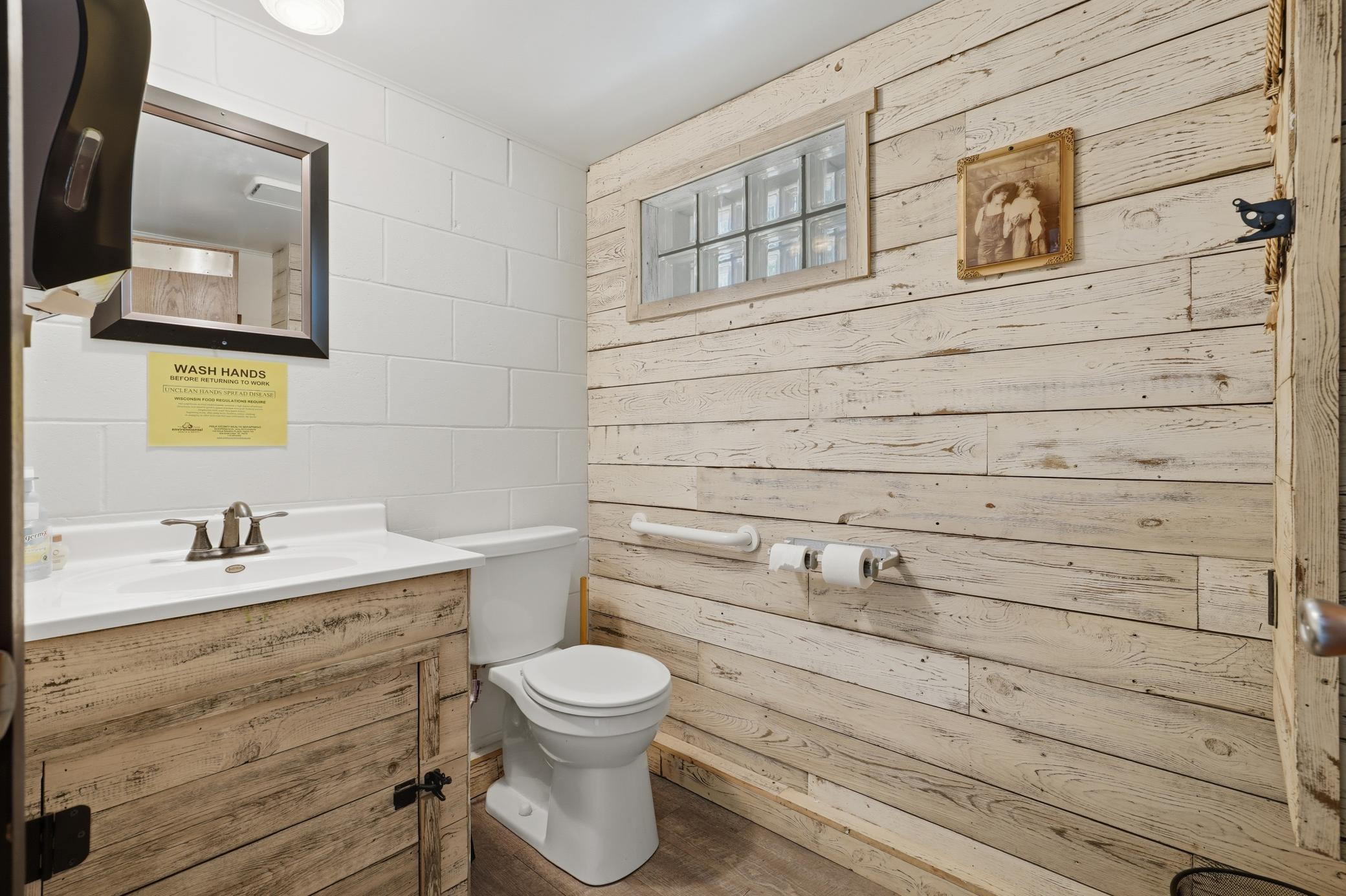 Bathroom 2.jpg