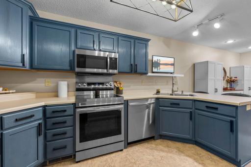 2245 River Rock Lane, Shakopee, MN 55379