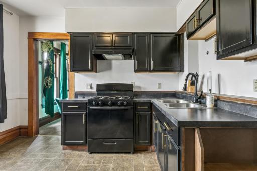 393 Geranium Avenue East - Spacecrafting - 0013.jpg