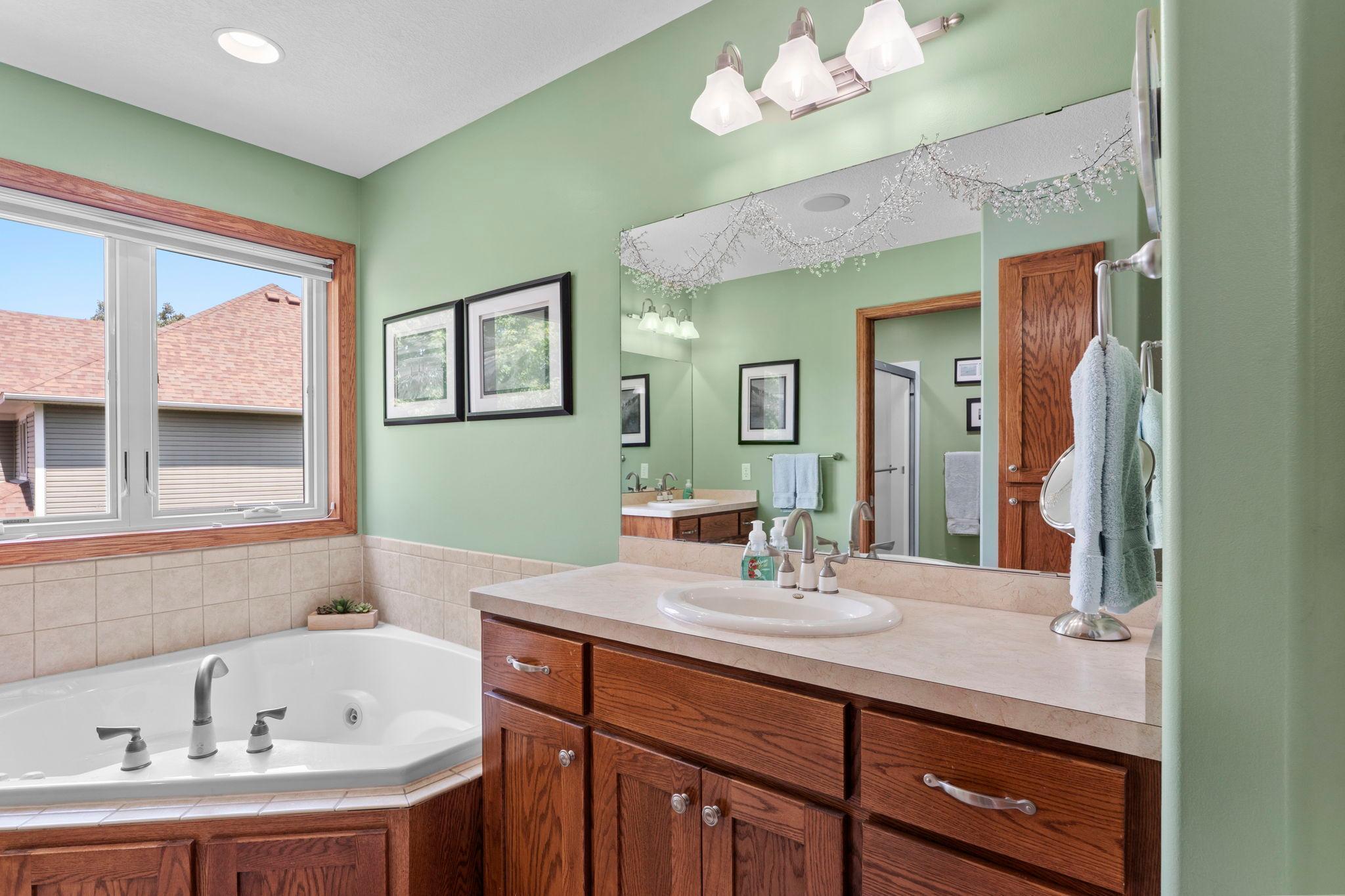 41-web-or-mls-2343 132nd Ln NE-233.jpg